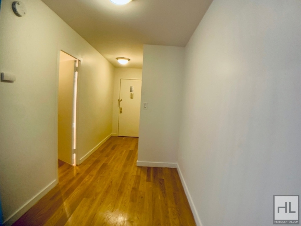 Fourth Avenue - Photo 1