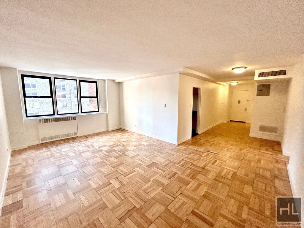 East 79th Street - Photo 0