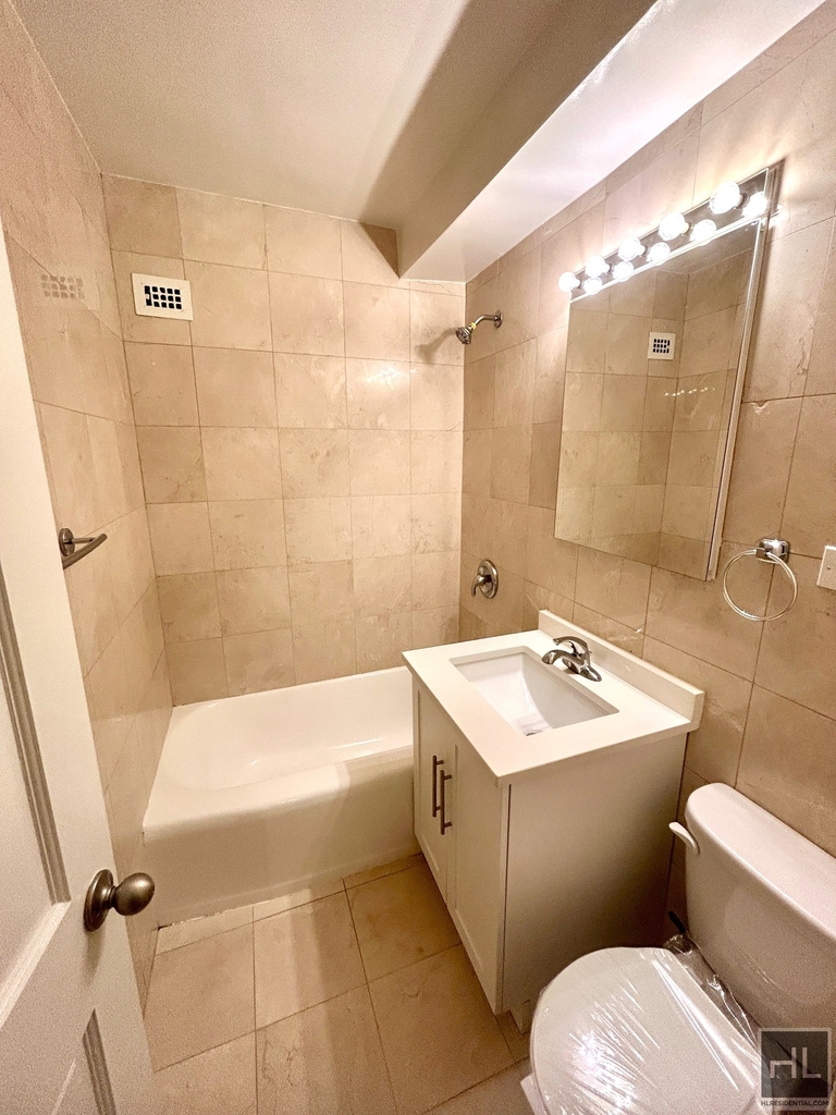 East 79th Street - Photo 4