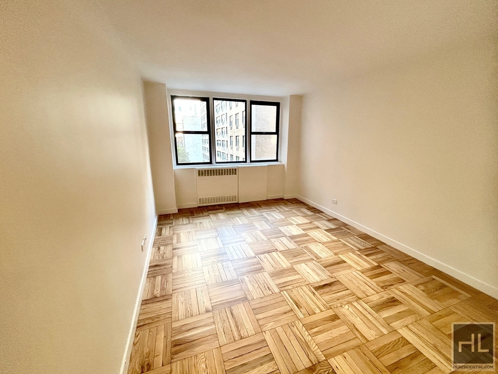 East 79th Street - Photo 2