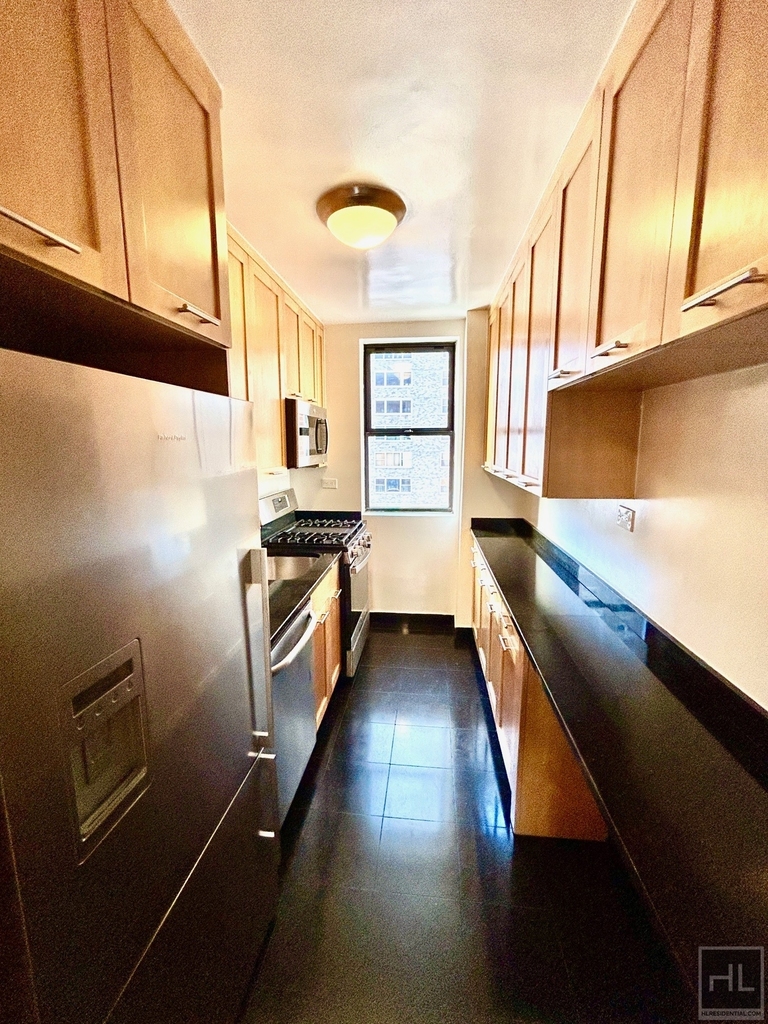 East 79th Street - Photo 3