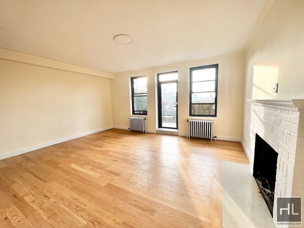 Second Avenue - Photo 0