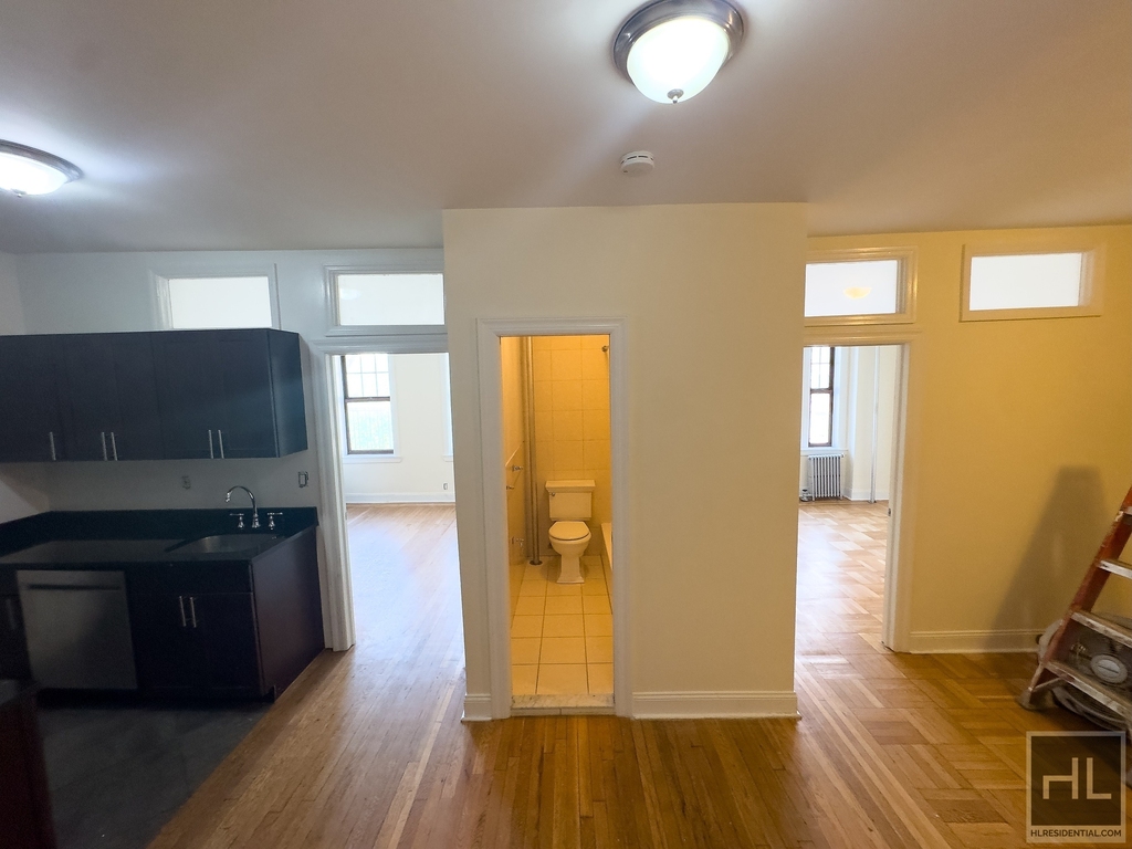 West 11th Street - Photo 0