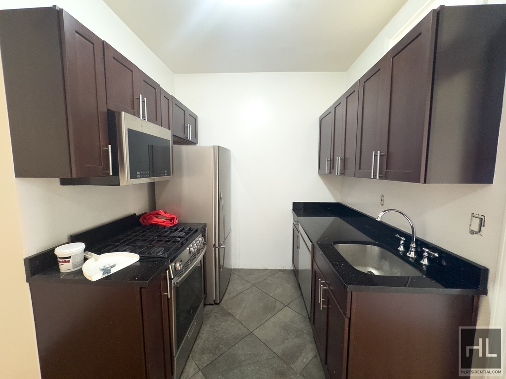West 11th Street - Photo 7