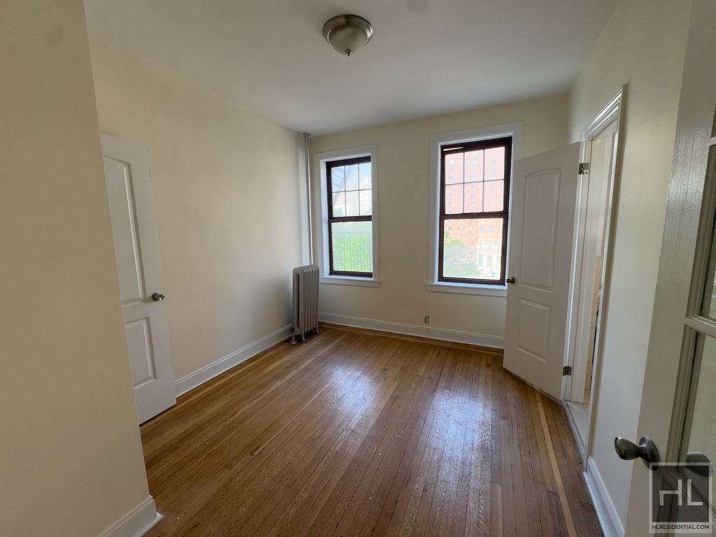 West 11th Street - Photo 5