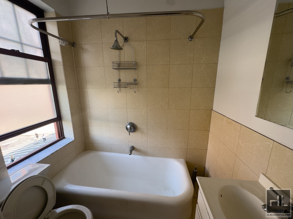 West 11th Street - Photo 8
