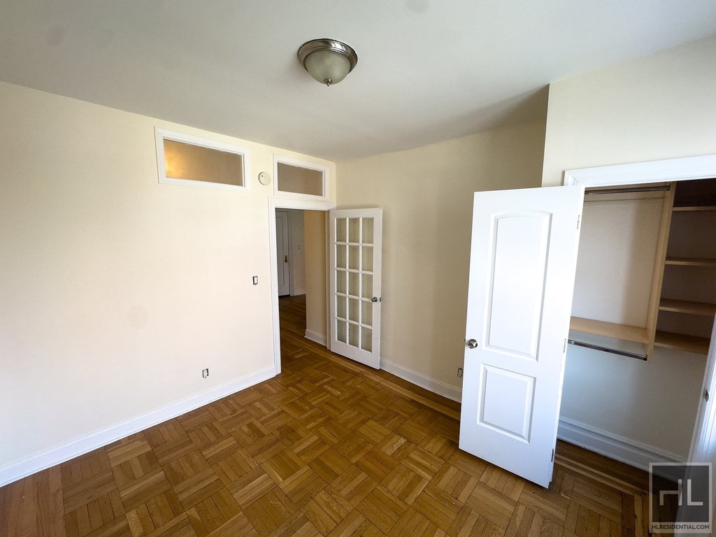 West 11th Street - Photo 4