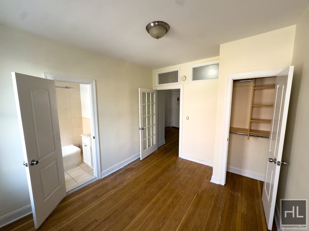 West 11th Street - Photo 6