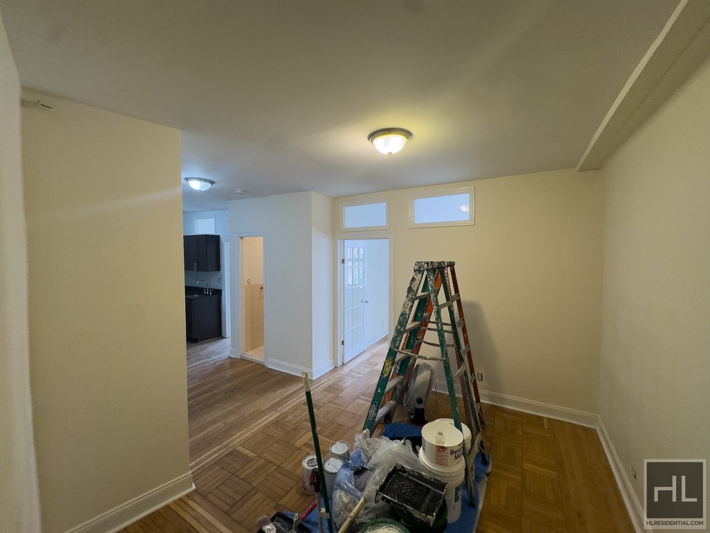 West 11th Street - Photo 2