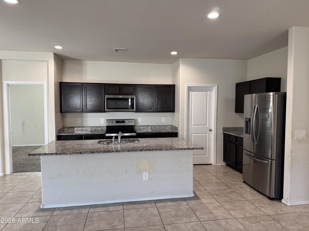 18351 W Artemisa Avenue - Photo 2