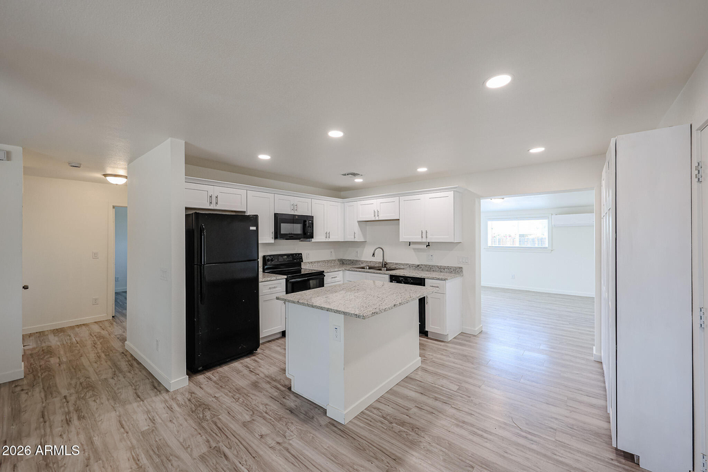 7014 N 77th Avenue - Photo 6