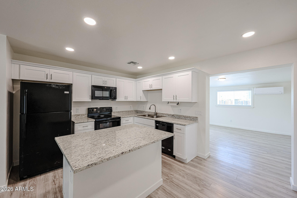 7014 N 77th Avenue - Photo 3