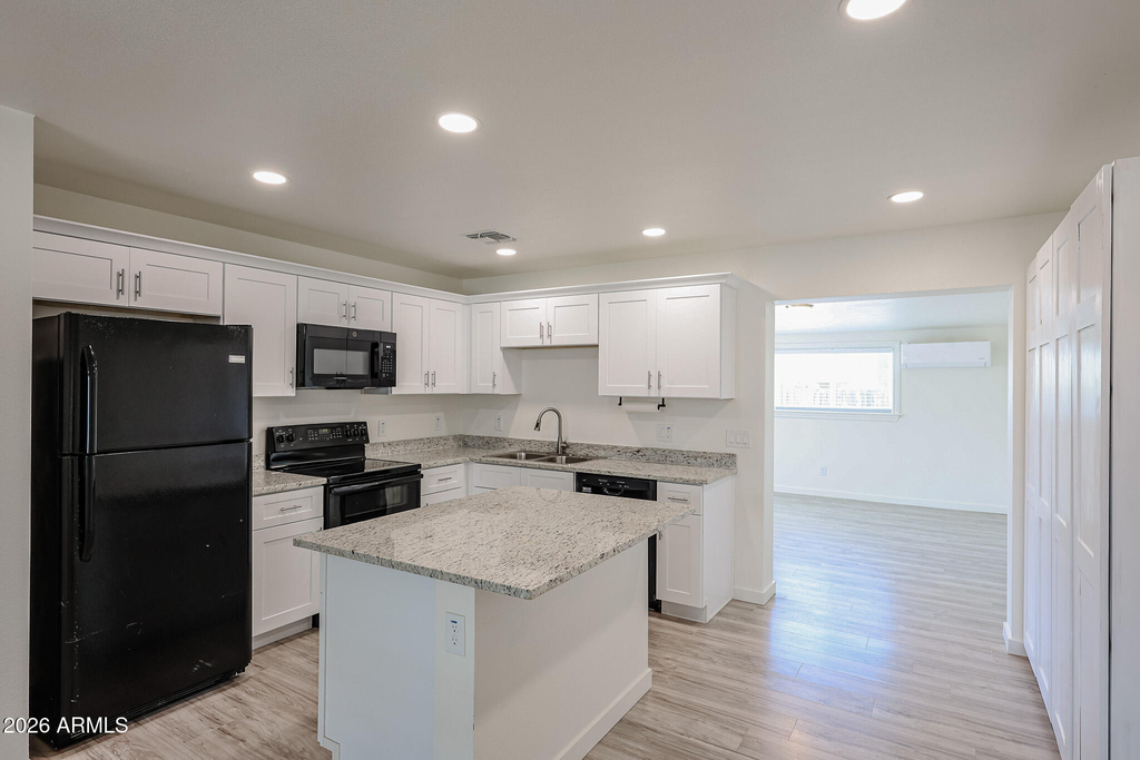 7014 N 77th Avenue - Photo 5