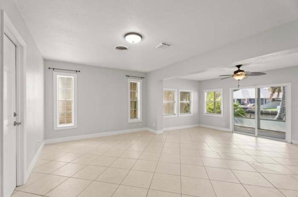 1459 Sw Seahawk Way - Photo 2