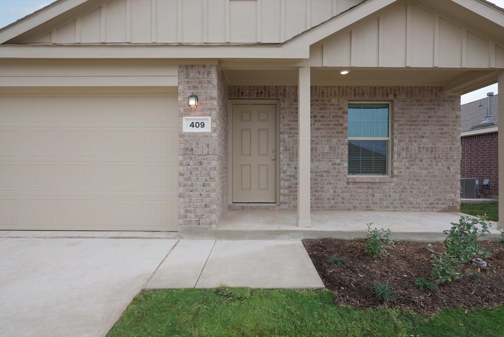 409 Laurenbrooke Drive - Photo 1