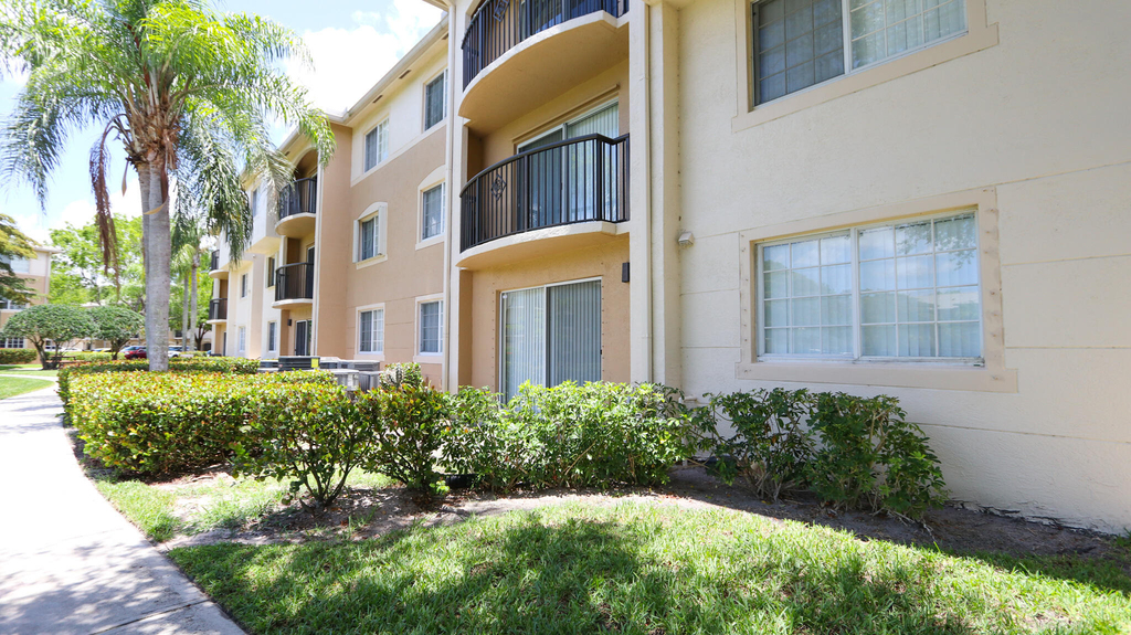 500 Crestwood Court N - Photo 4