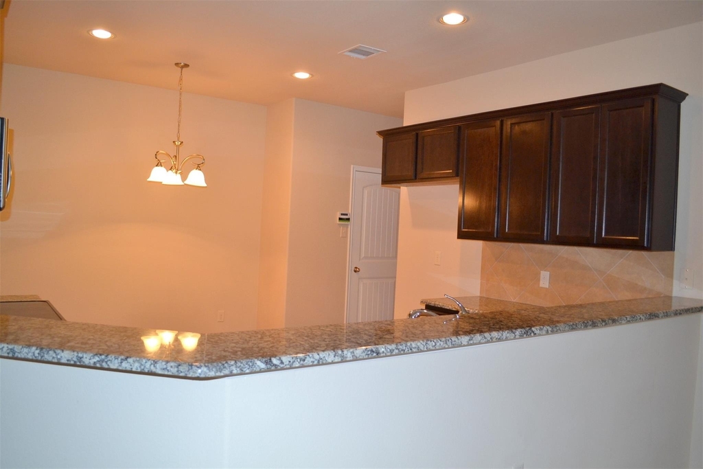 405 Sandy Lane - Photo 7
