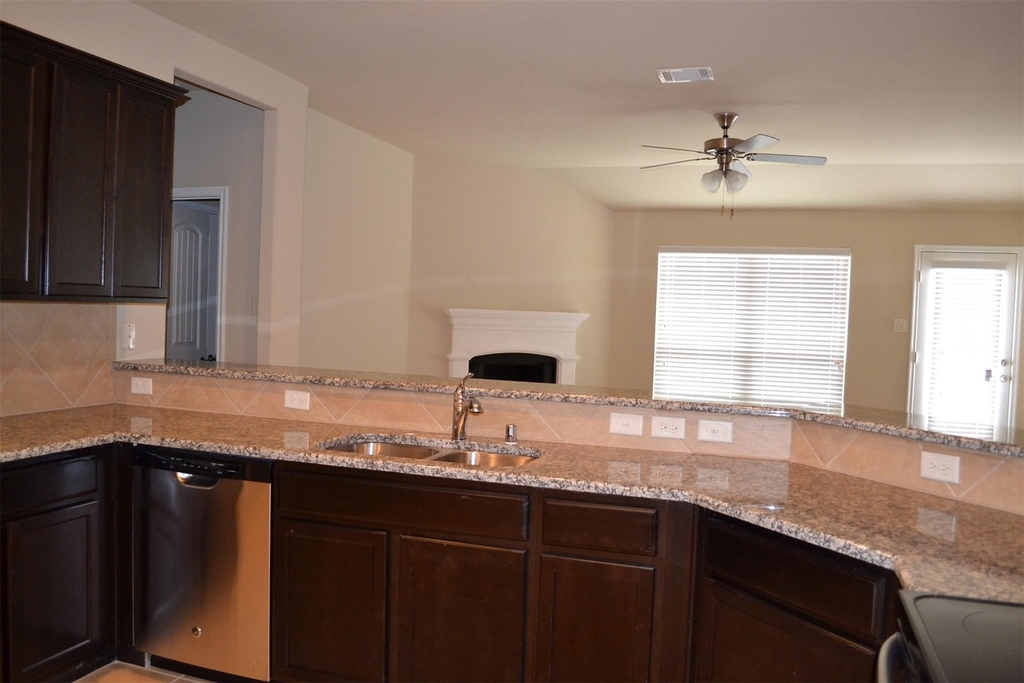 405 Sandy Lane - Photo 8