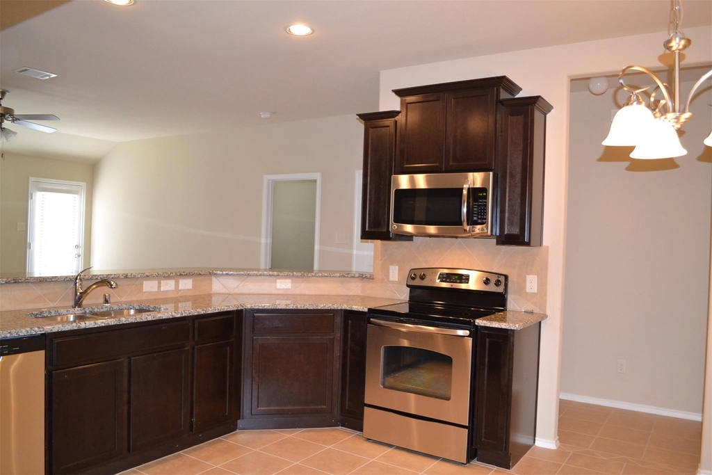 405 Sandy Lane - Photo 5