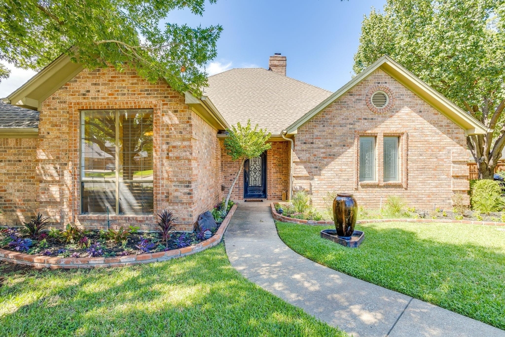 990 Oak Ridge Drive - Photo 0
