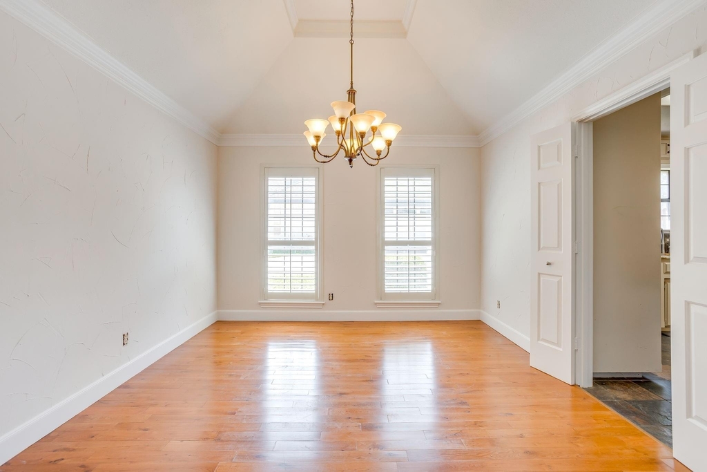 990 Oak Ridge Drive - Photo 3