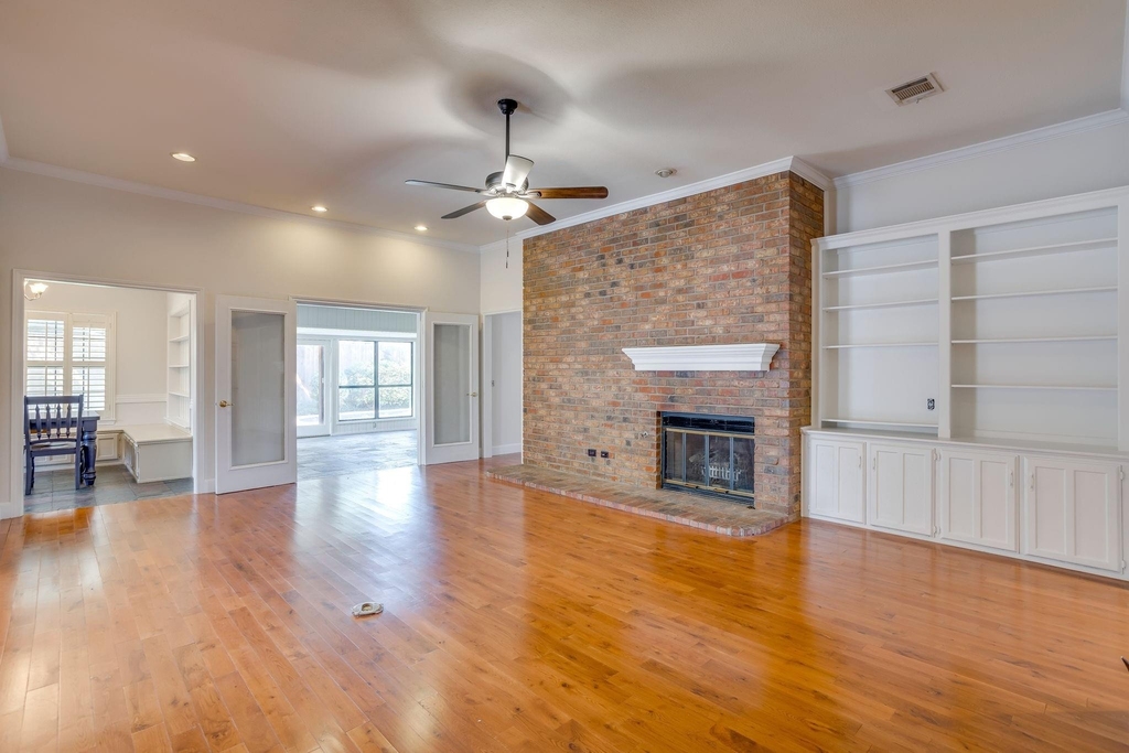 990 Oak Ridge Drive - Photo 4