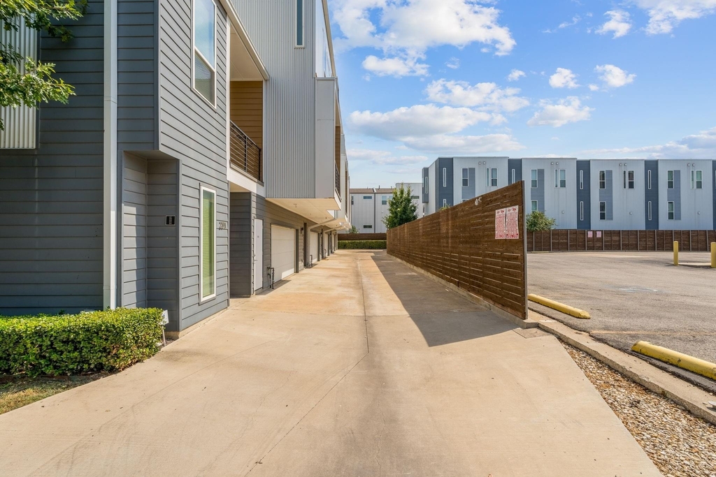 3812 San Jacinto Street - Photo 2