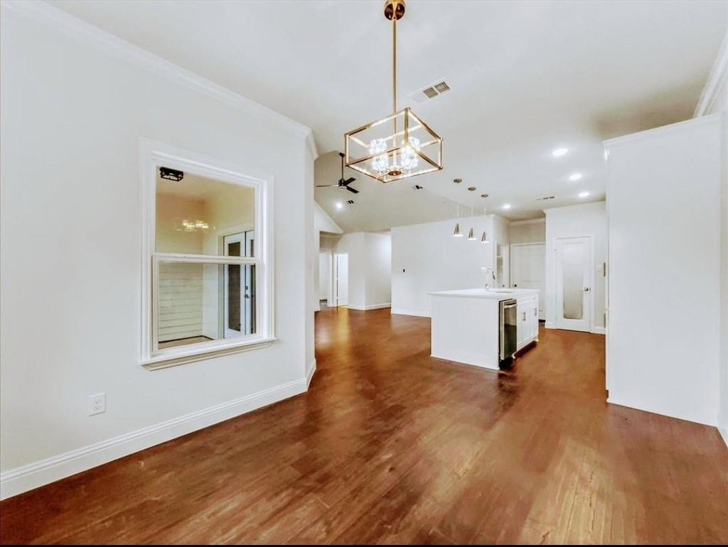 2033 S Edgewood Terrace - Photo 2