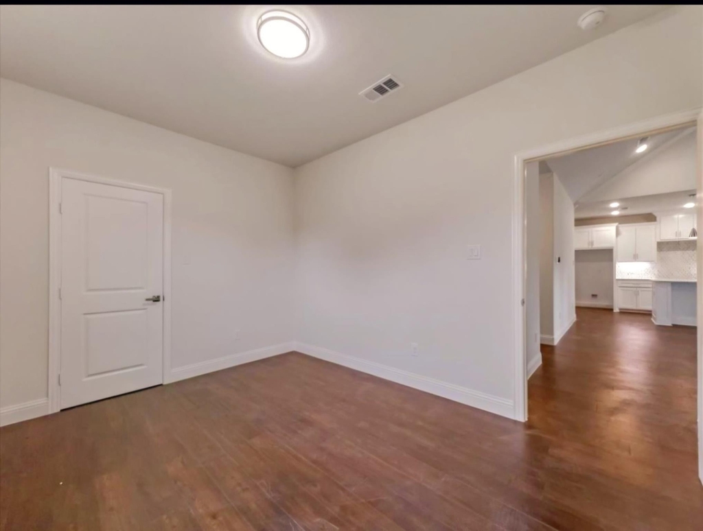 2033 S Edgewood Terrace - Photo 4
