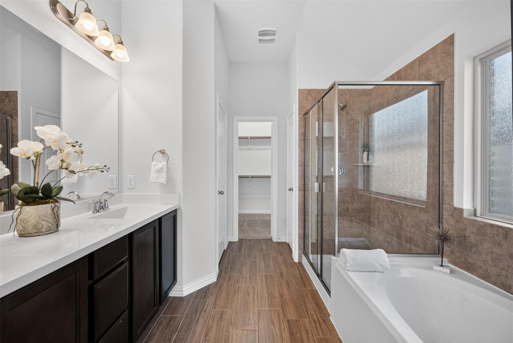 1352 Lake Grove Drive - Photo 23