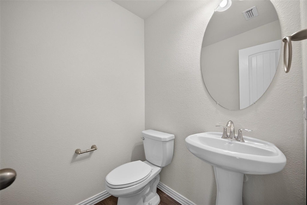 1352 Lake Grove Drive - Photo 29