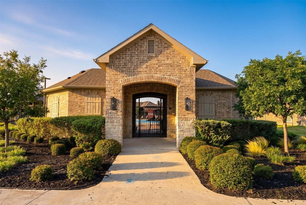 1352 Lake Grove Drive - Photo 38