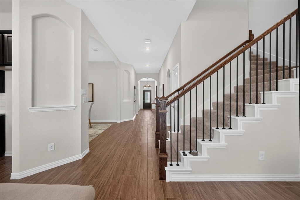 1352 Lake Grove Drive - Photo 11