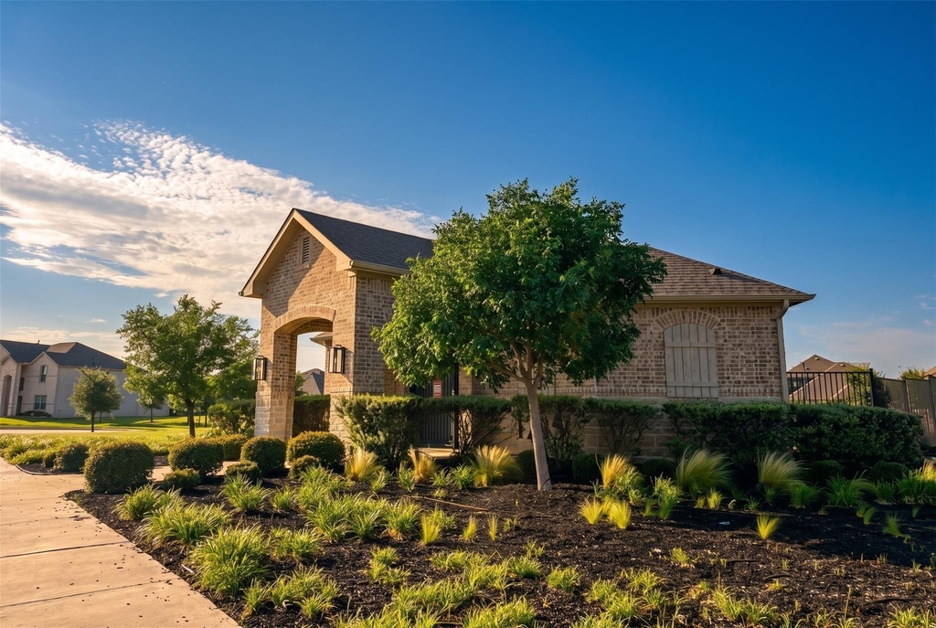 1352 Lake Grove Drive - Photo 37