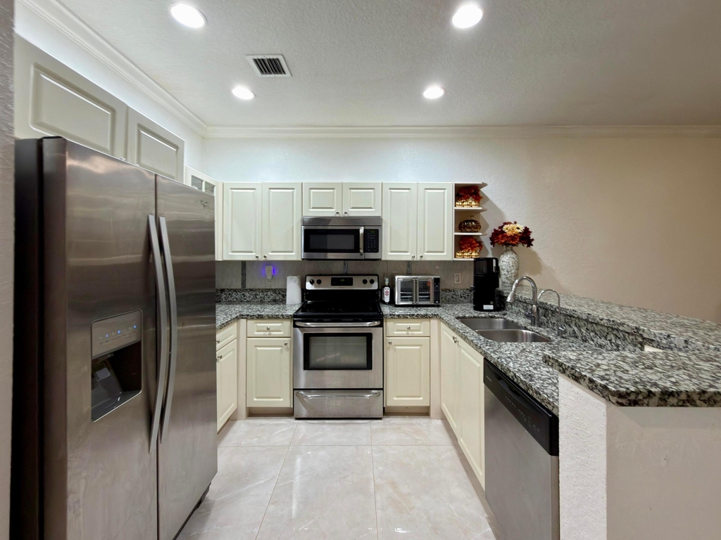 1431 Nw 36th Way - Photo 2