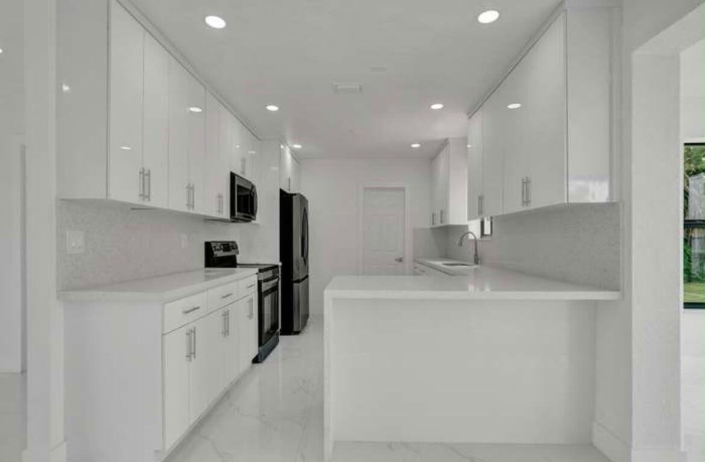 2301 Alcazar - Photo 2