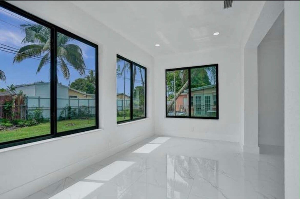 2301 Alcazar - Photo 5