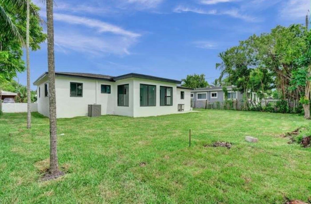 2301 Alcazar - Photo 11
