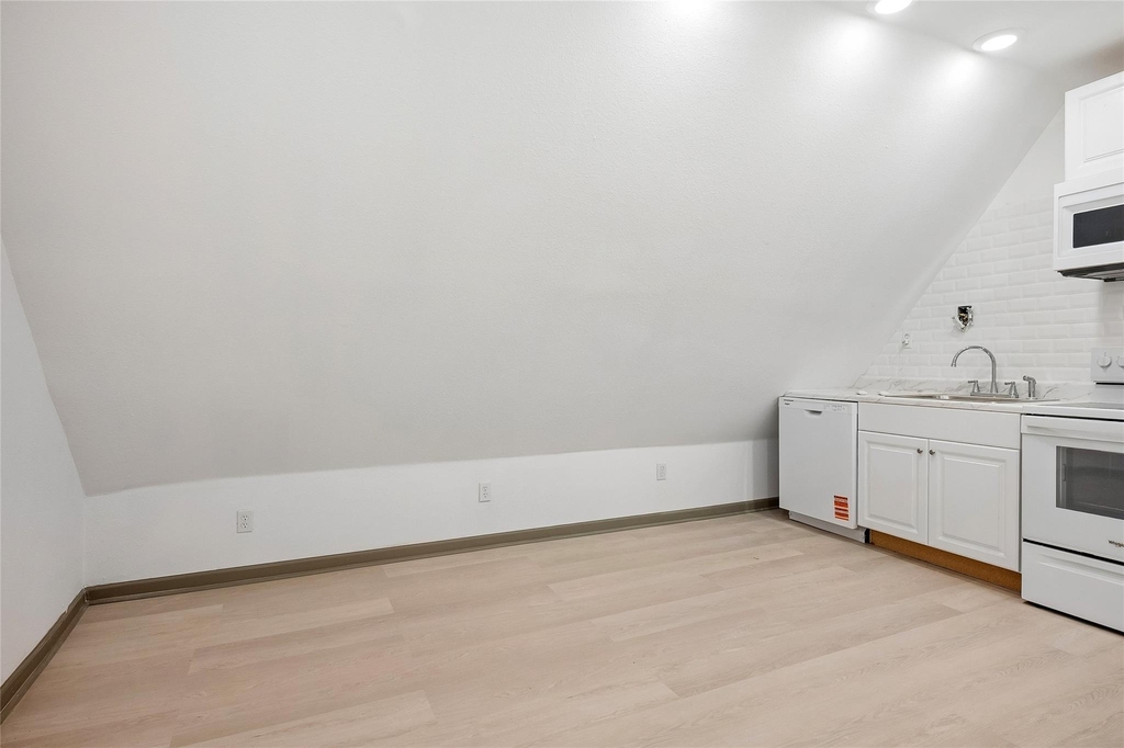 8141 Rosemont Drive - Photo 32
