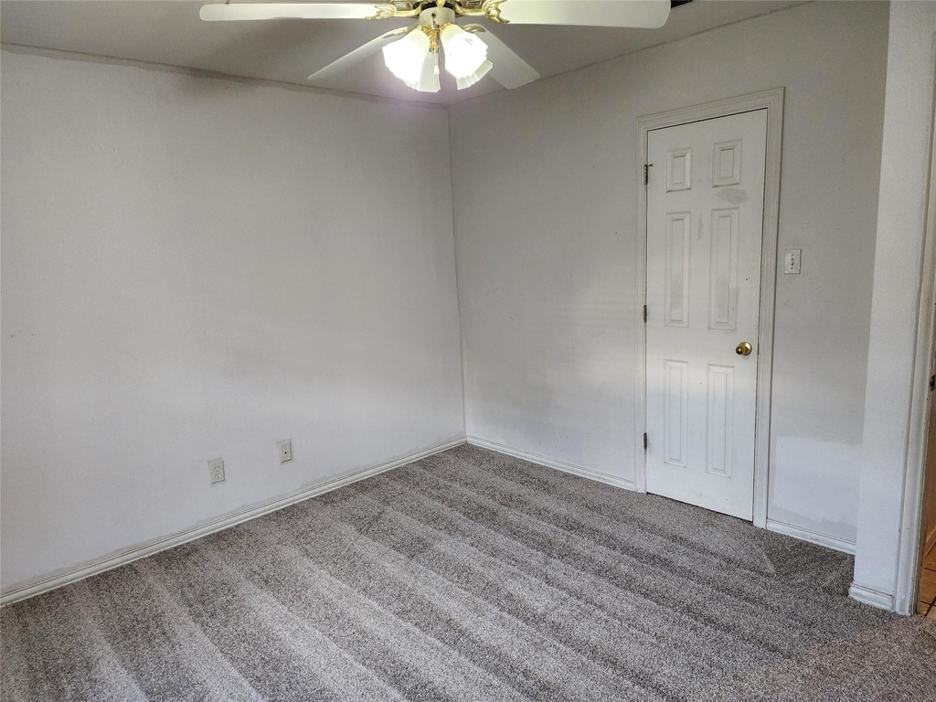 326 N Scullin Avenue - Photo 8