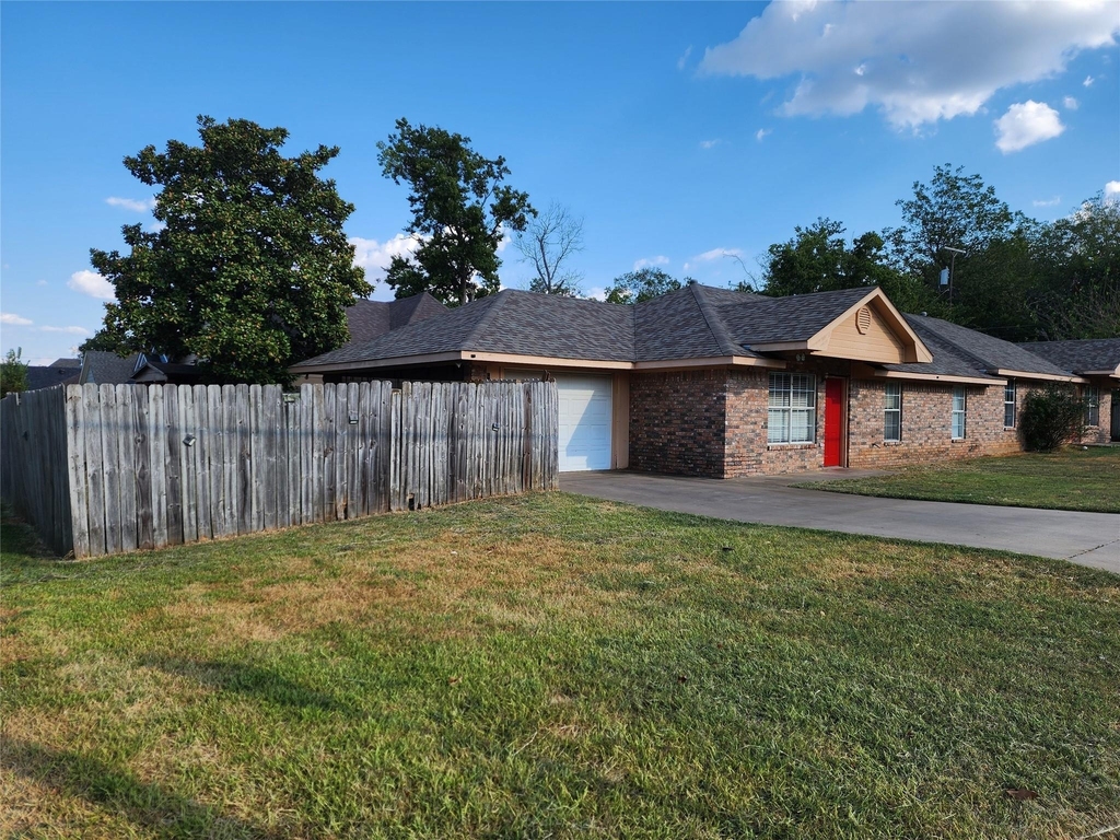 326 N Scullin Avenue - Photo 1
