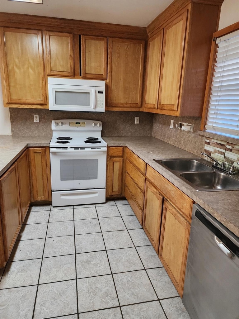 326 N Scullin Avenue - Photo 4