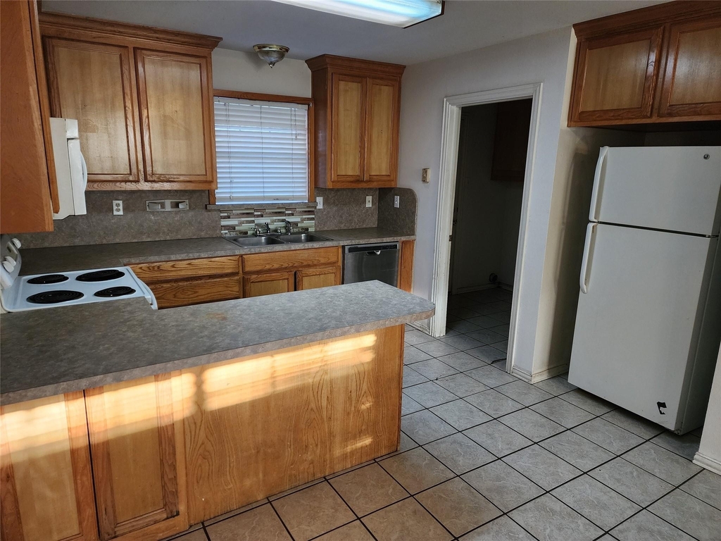 326 N Scullin Avenue - Photo 5