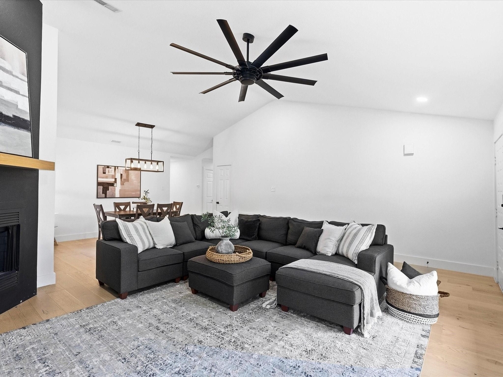 1220 Oxford Lane - Photo 5