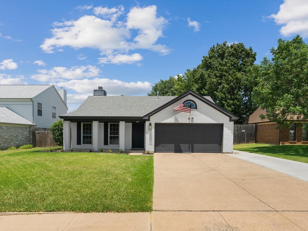 1220 Oxford Lane - Photo 1
