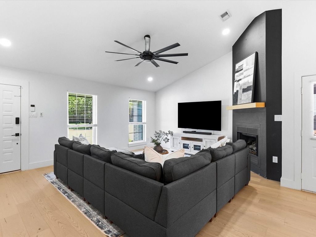 1220 Oxford Lane - Photo 7