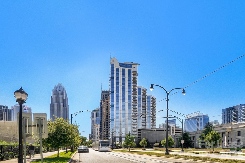 333 W Trade Street W - Photo 12