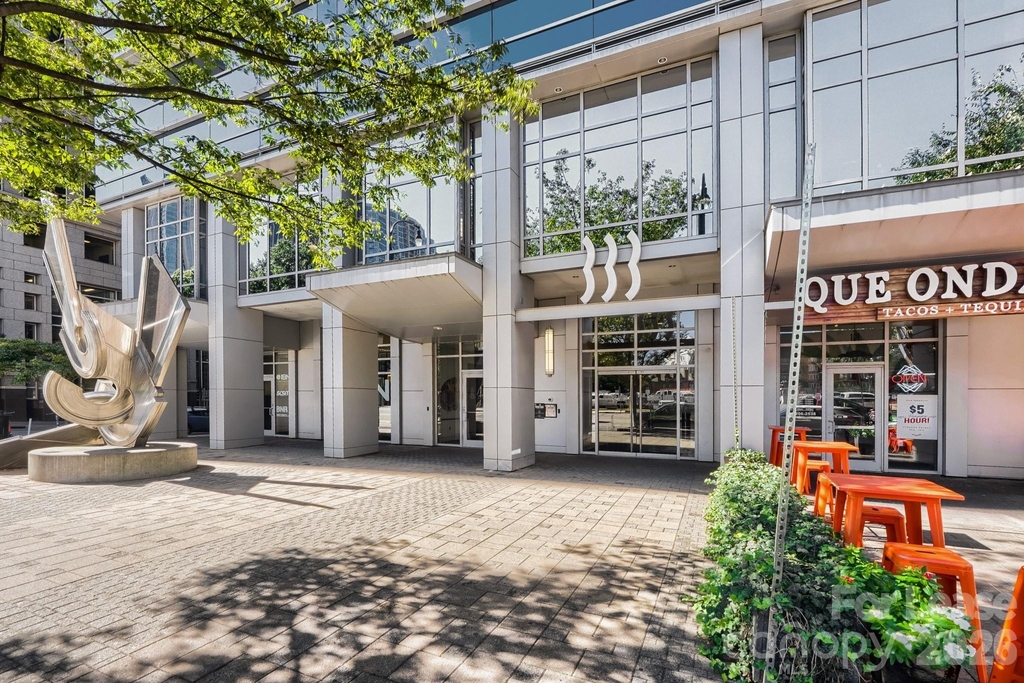 333 W Trade Street W - Photo 11