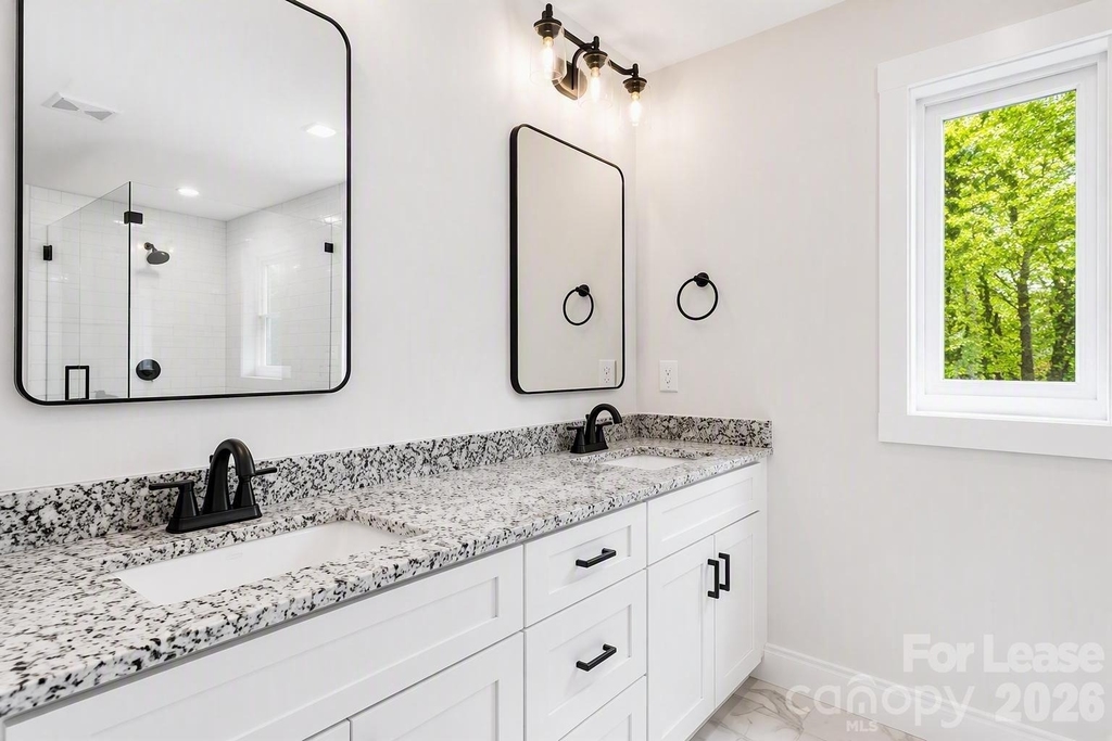 618 E Holly Street - Photo 5