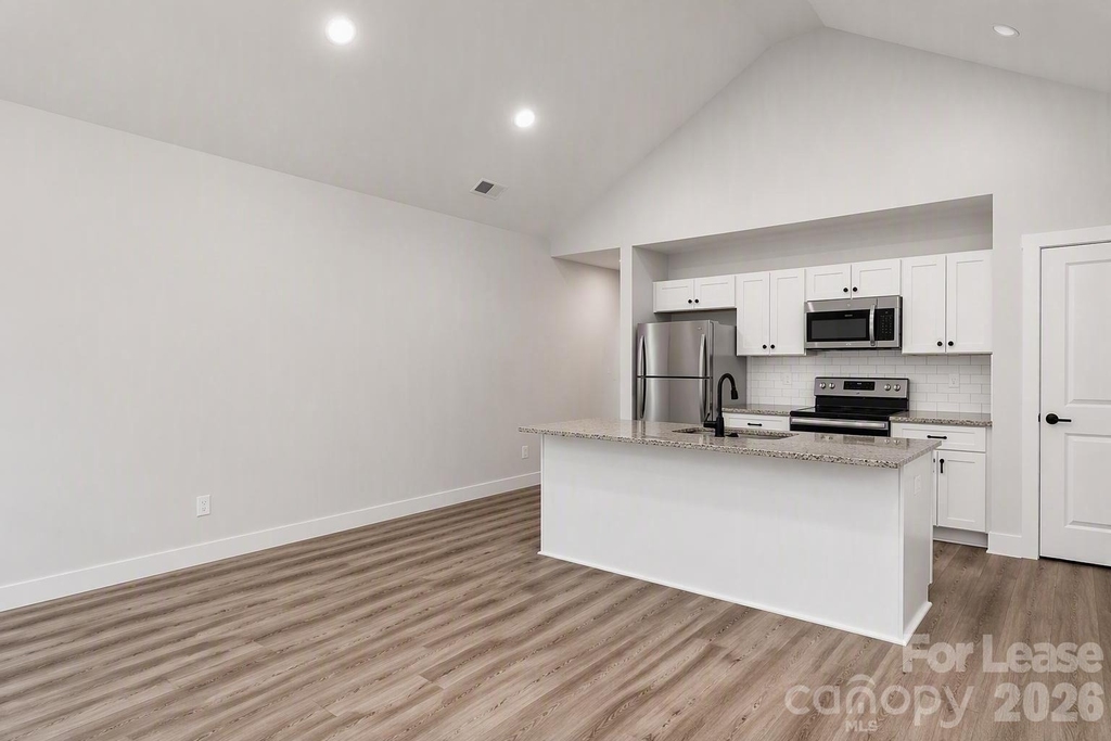 618 E Holly Street - Photo 3